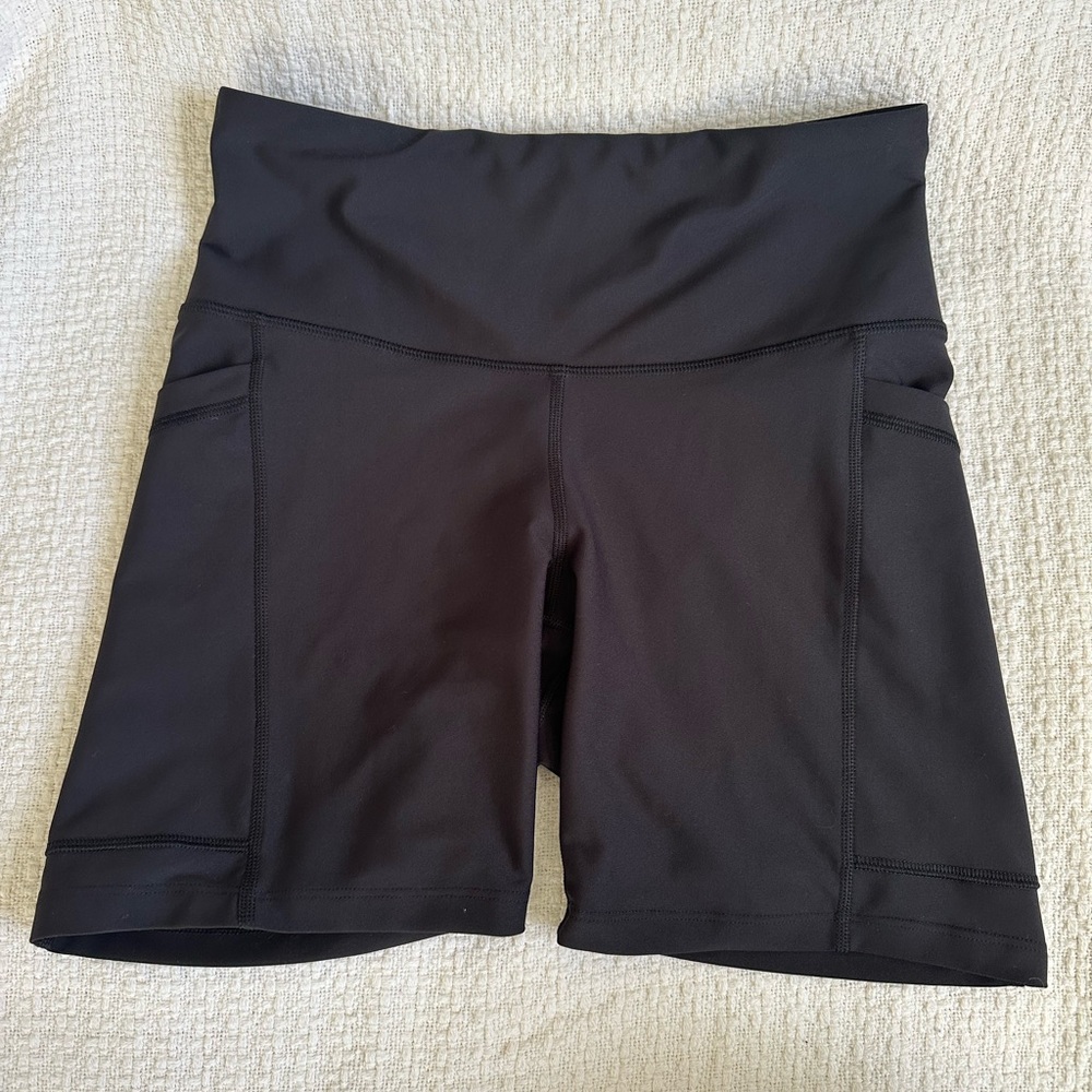 New Old Navy Active Powersoft High Rise Bike Short Go-Dry Black Pockets Sz M